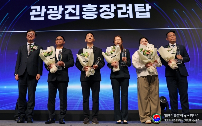 기사 2026.10.01.(목) 1-7 사진 7_최휘영 장관 관광의 날 기념식 .jpg