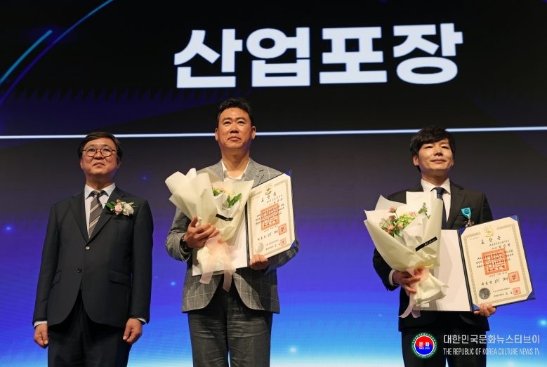 기사 2026.10.01.(목) 1-3 사진 3_최휘영 장관 관광의 날 기념식.jpg
