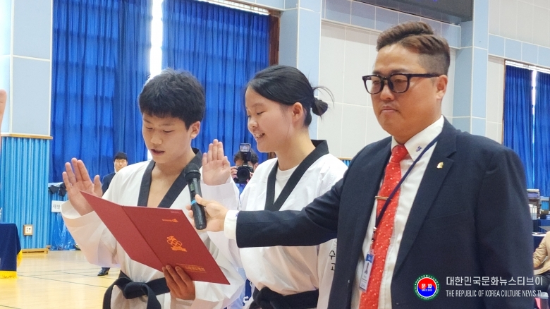 기사 2025.09.05.(금) 11-5  사진  제25회 경기도지사기 태권도대회에서 선수 대표 선서  .jpg