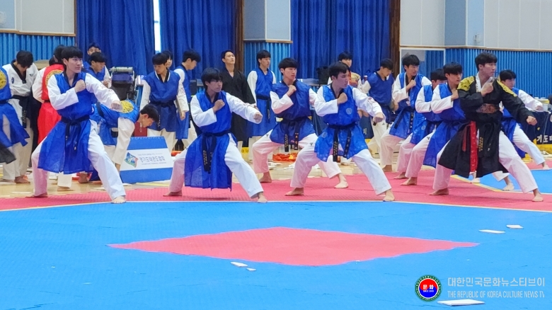 기사 2025.09.05.(금) 11-6  사진  제25회 경기도지사기 태권도대회에서 용인대학교 태권도시범단 시범 .jpg