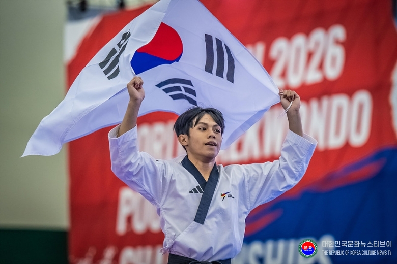 기사 2026.09.16.(수) 2-1 사진 1_춘천 2026 세계태권도품새선수권대회_남자 17세이하 자유품새 우승자변재영_02.jpg