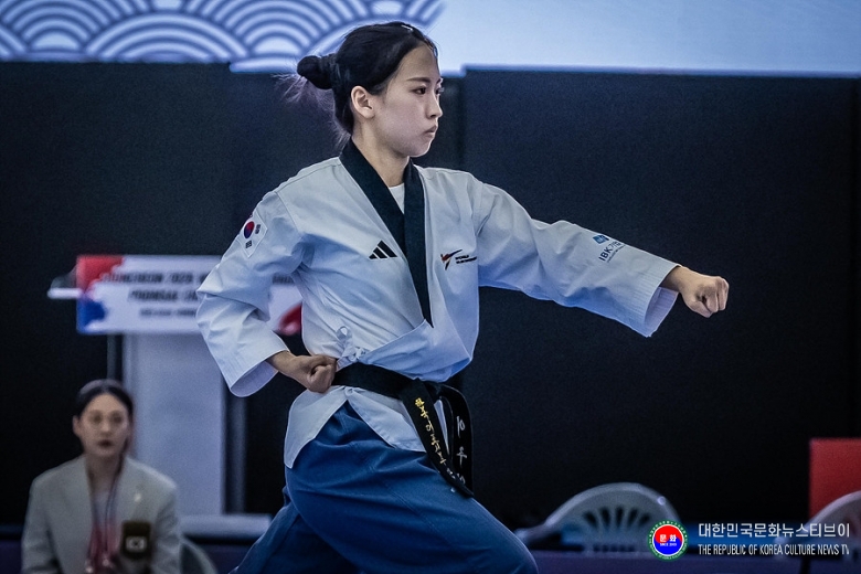기사 2026.09.19.(토) 1-3 사진 3_춘천 2026 세계태권도품새선수권대회_여자 under30 이주영의 결승 경연.jpg