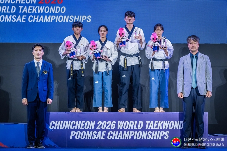 기사 2026.09.20.(일) 1-2 사진 2_춘천 2026 세계태권도품새선수권대회_왼쪽부터)서정강WT사무총장, MVP변재영, 중국의 린시퉁,이동준, 이주영, 김중헌  TPF이사장.jpg