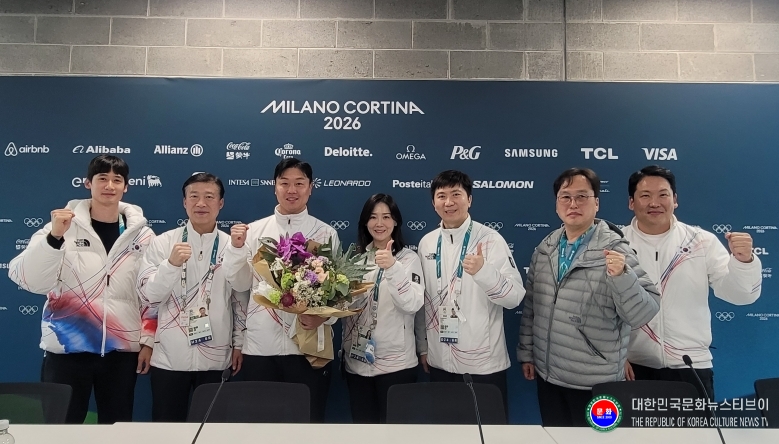 기사 2026.02.20.(금) 4-4 사진 4_(왼쪽 두 번째부터)김택수 선수촌장, 원윤종 당선인, 이수경 선수단장, 유승민 대한체육회장.jpg