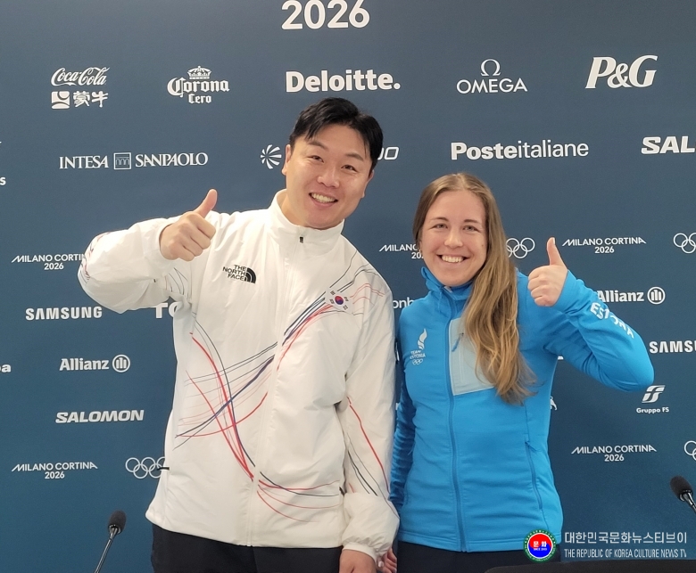 기사 2026.02.20.(금) 4-2 사진 2_(왼쪽부터)원윤종 당선인, 요한나 타리함(Johanna Talih？rm) 당선인(에스토니아 바이애슬론) .jpg