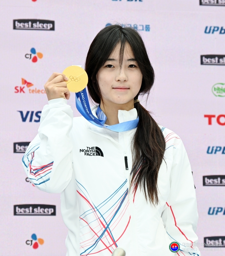 기사 2026.02.23.(월) 1-2 사진 2_ 2026 밀라노코르티나동계올림픽대회 대한민국 스노보드 여자 하프파이프 금메달_최가온 선수.jpg