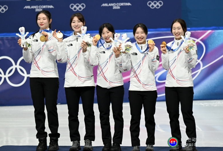 기사 2026.02.23.(월) 1-8 사진 8_ 2026 밀라노코르티나동계올림픽대회 대한민국 쇼트트랙 여자 계주 시상식.jpg
