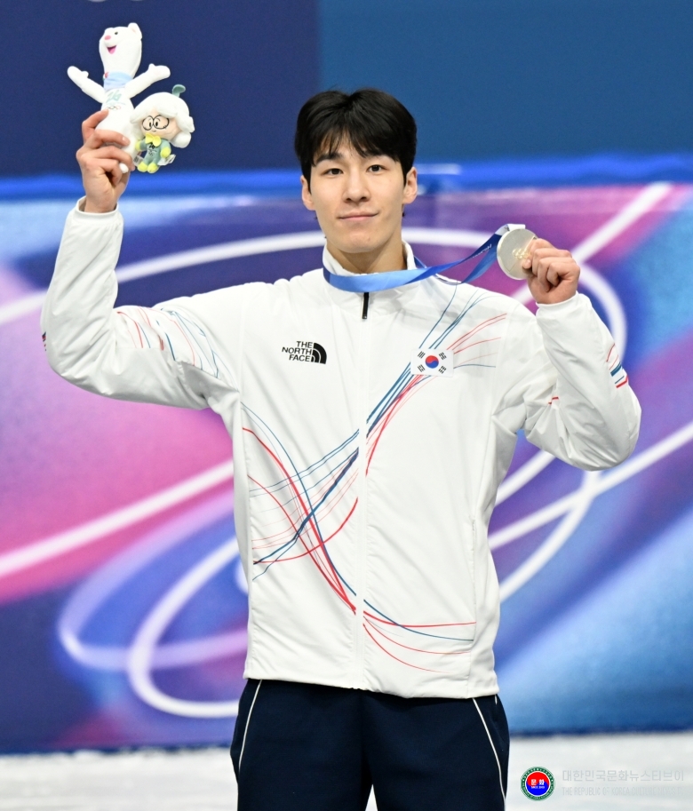 기사 2026.02.23.(월) 1-5 사진 5_ 2026 밀라노코르티나동계올림픽대회 대한민국 쇼트트랙 남자 1500m 은메달_황대헌 선수.jpg