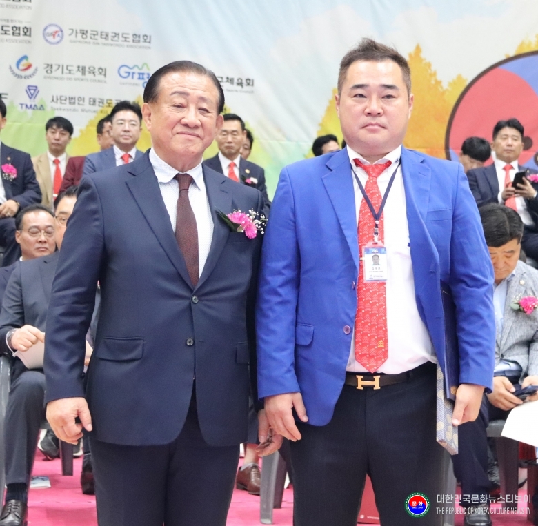 기사 2026.09.21.(월) 4-2 사진 2_ 김정록 수석 주필_국기원장상 표창_김태화(경기분과 부위원장) .JPG