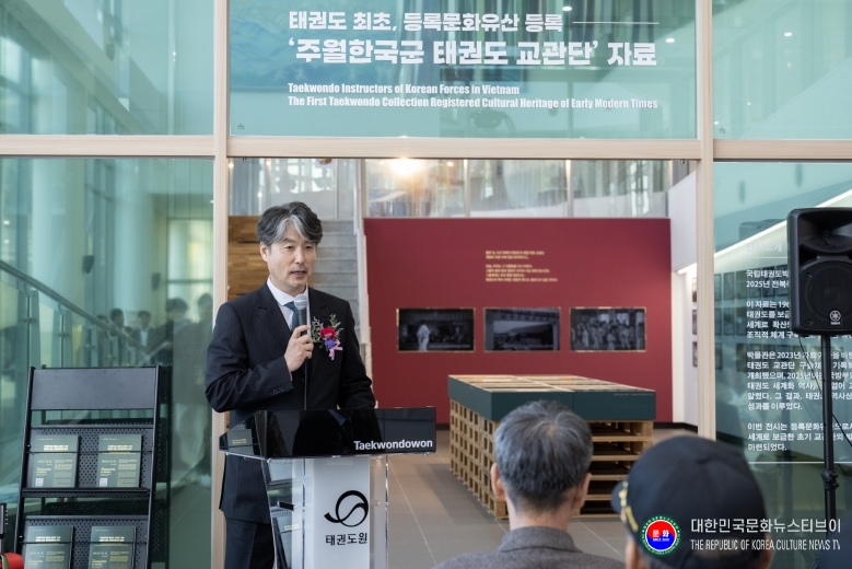 기사 2025.11.17.(월) 1-1 사진 1_김중헌 태권도진흥재단 이사장이 개막식에서 인사말을 하고 있다.jpg