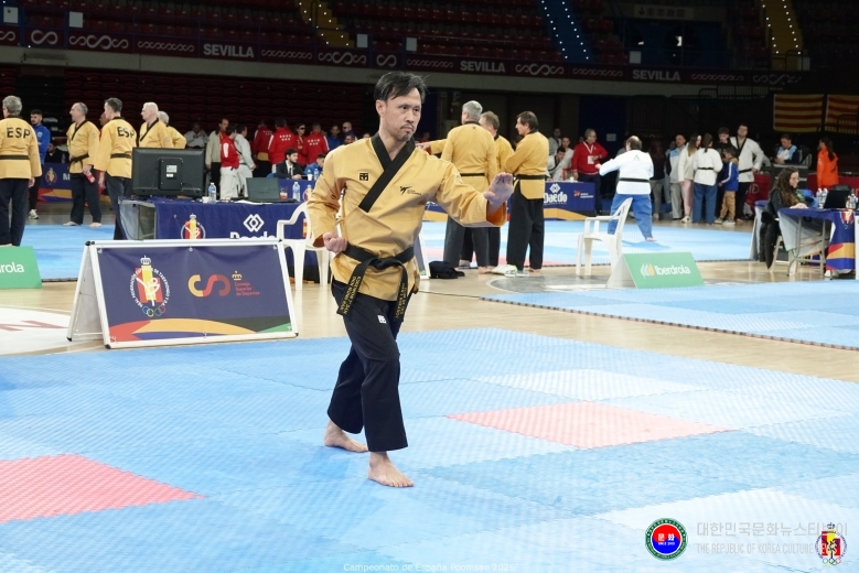 기사 2026.02.24.(화) 1-2 사진 2_스페인 한스호랑이도장 신승환 관장 .jpg