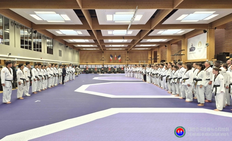 기사 2025.11.20.(목) 3-3 사진 3_보수교육에 참가한 파견사범들이 ‘프랑스 태권도 지도자 기술 세미나’에 참가한 모습. .jpg