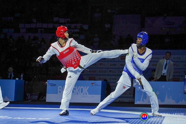 기사 2025.11.25.(화) 3-3 사진 3_남자 -80kg 결승전 서건우(왼쪽) (1).jpg