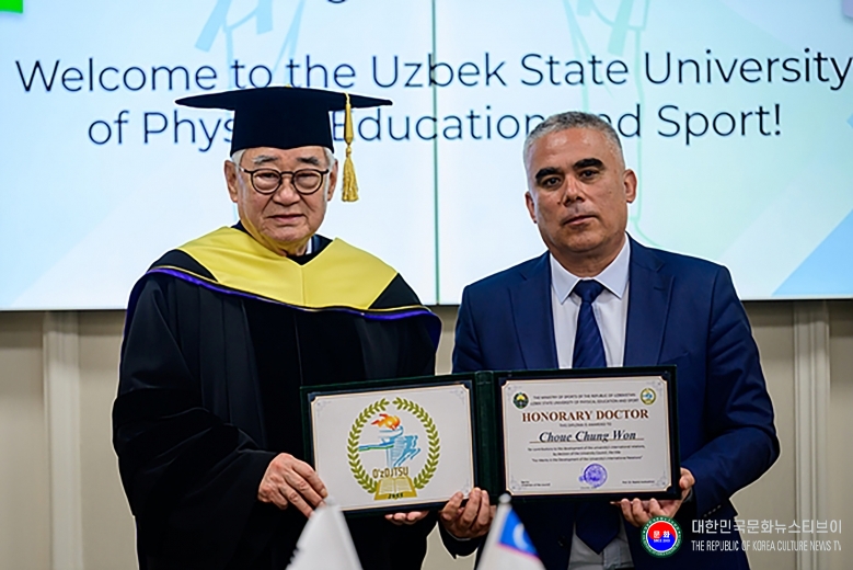 기사 2026.04.20.(월) 2-1 사진 1 조정원총재와 우즈베키스탄 국립체육대학교의 라시드 마트카리모프 총장.jpg