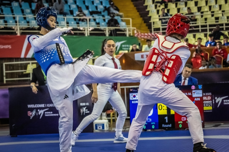 기사 2025.12.04.(목) 2-2 사진 2_나이로비 2025 U-21 세계선수권대회 김향기 W-49kg (왼쪽) 결승전.jpeg