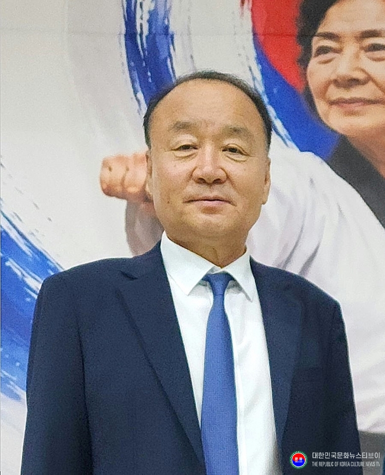 기사 2026.07.04.(토) 1-9  사진 9_2026 전국실버태권도한마당 개회식 이영선 동두천시태권도협회 회장 축사 경기도 동두천시 반다비체육센터 .jpg