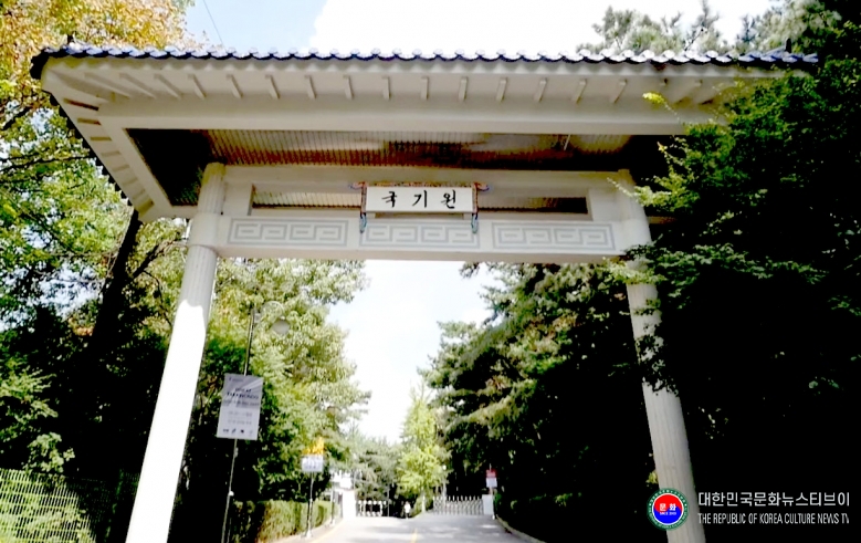 기사 2026.08.01.(토) 1-2 사진 2_국기원 입구 게이트 CI.jpg