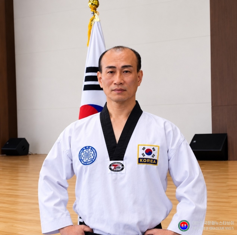 기사 2026.08.28.(금) 1-2 사진 2_김정록(천경) WTPF 세계태권도품새연맹 Since 1972  총재 사진 .jpg