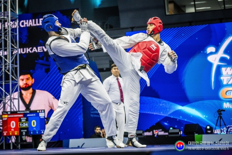 기사 2025.08.31.(일) 3-2 사진 2 남자 +80kg급 결승전 I. G 마르티네스(홍) R. 아이우카에브(청).jpg