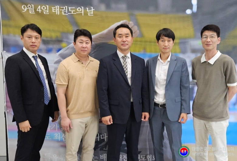 기사 2025.09.08.(월) 1-7  사진 7 . 대전5개구 각지회장_(왼쪽부터-대덕구,동구,중구,서구,유성구).jpg