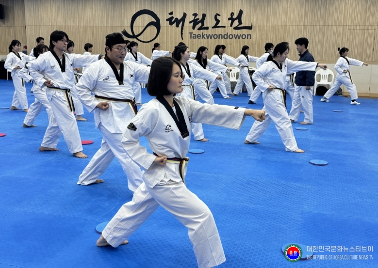 기사 2026.01.19.(월) 1-1 사진 1 태권도 직무 연수‘기초 과정’교육 장면.jpg
