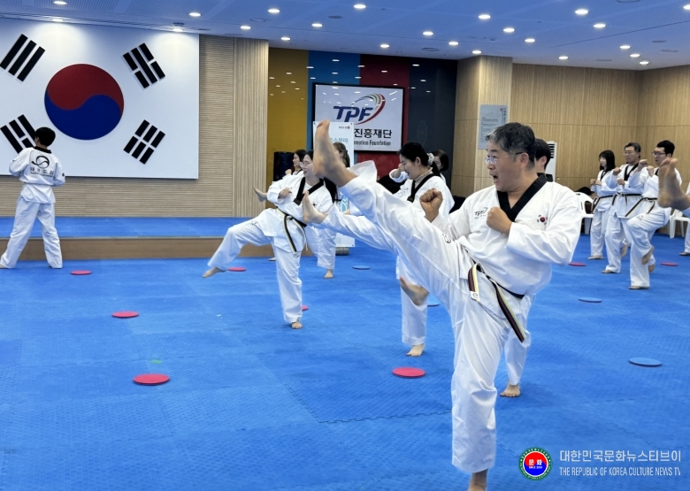 기사 2026.01.19.(월) 1-2 사진 2 태권도 직무 연수‘기초 과정’교육 장면.jpg