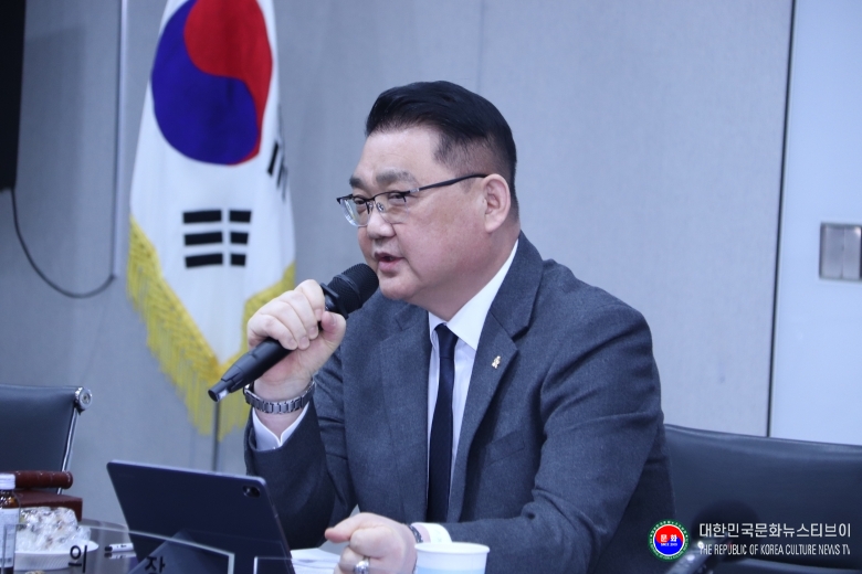 기사 2026.01.16.(금) 2-1 사진 1 2025년도 경기도태권도협회 결산이사회 김평 회장이 횡늬를 진행하고 있다. .JPG