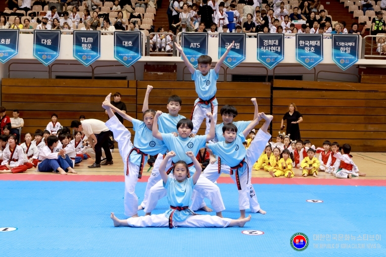 기사 2026.07.14.(화) 1-6 사진 6_2026년 6월 27일(토) 서울대학교 종합체육관(실내체육관)에서 개최한 제28회 관악구청장기 태권도경연대회 태권체조 시연 모습   .jpg