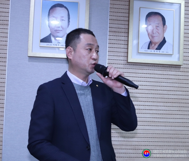 기사 2026.01.23.(금) 3-4 사진 4 2026년도 경기도태권도협회 정기 대의원총회 이문철 사회자 .JPG