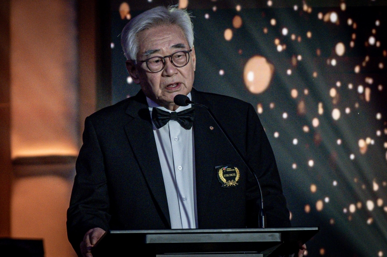 기사 2026.02.03.(화) 5-2 사진 2.   조정원 총재가 WT 2025 갈라어워즈 인사말을을 하고있다.jpeg