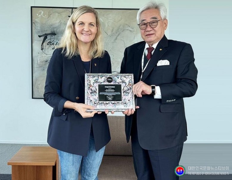 기사 2025.09.10.(수) 3-1 사진 1  코벤트리 IOC 위원장과 세계태권도연맹 조정원 총재.JPG