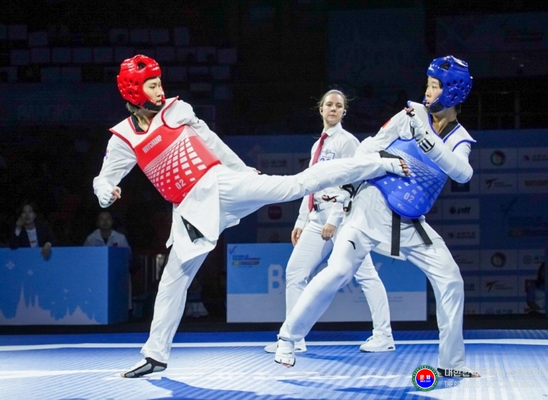 기사 2025.11.27.(목) 3-2 사진 2_ Team Korea Strike Golds–Twice - on Day 1 of Bangkok 2025 World Grand Prix .JPG