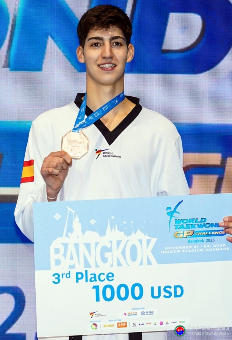 기사 2025.11.27.(목) 4-3 사진 3_Adrian Vicente Yunta ‘Taekwondo Chose Me’.JPG